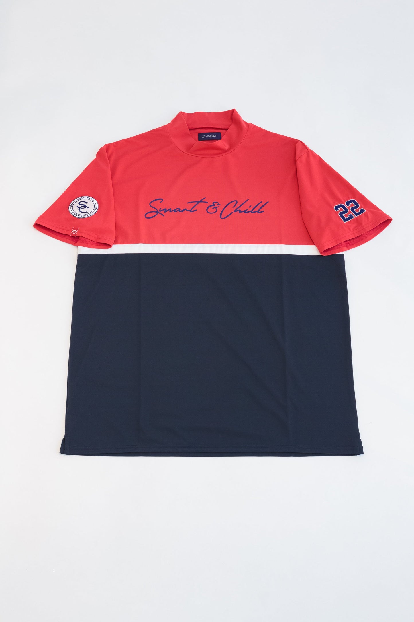 「スマート&チル」の「ハイパーテックモックネック切替Tシャツ」レッドです。