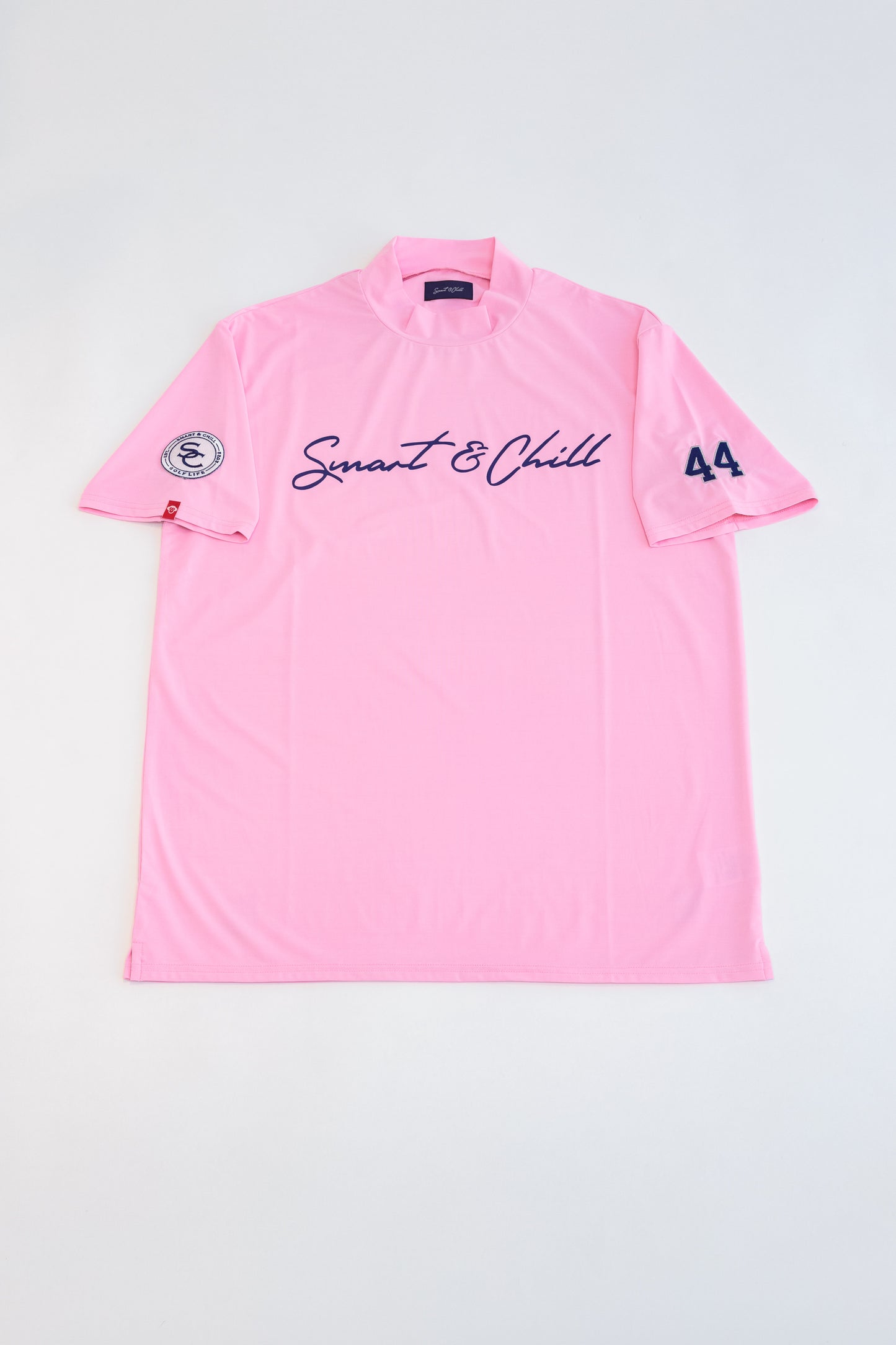 「スマート&チル」の「ハイパーテックモックネックTシャツ」ピンクです。
