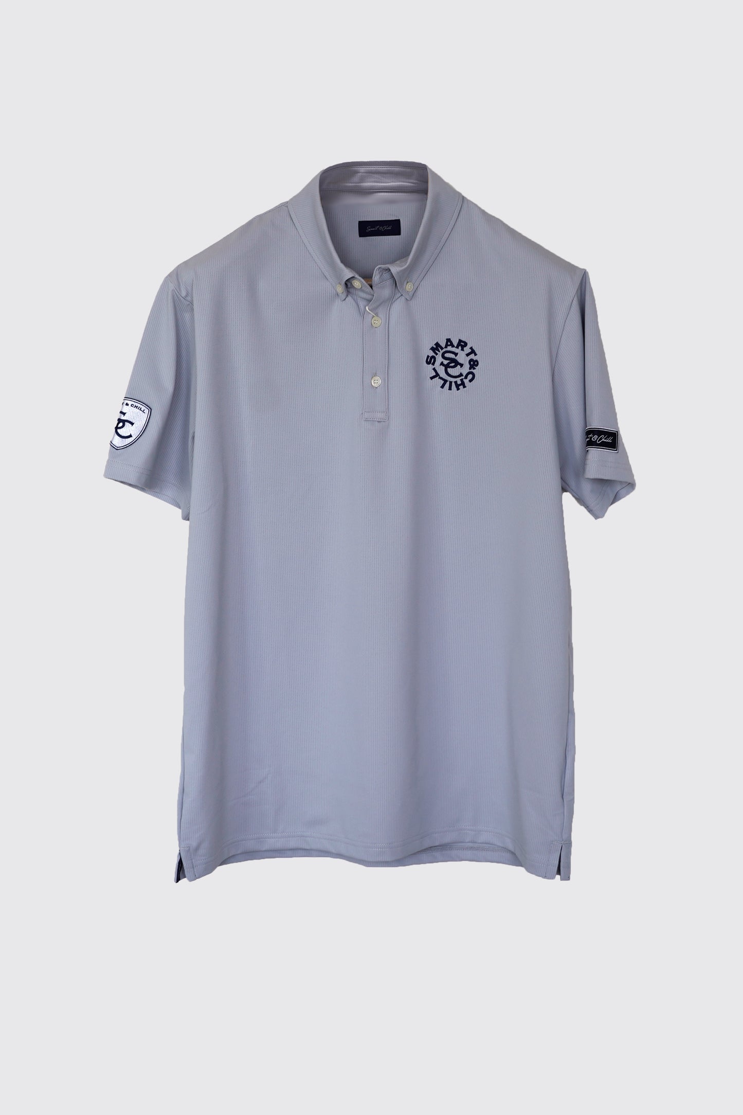 おしゃれなゴルフコーディネートに欠かせない「スマート&チル」の「サラカラポロ」グレーです。