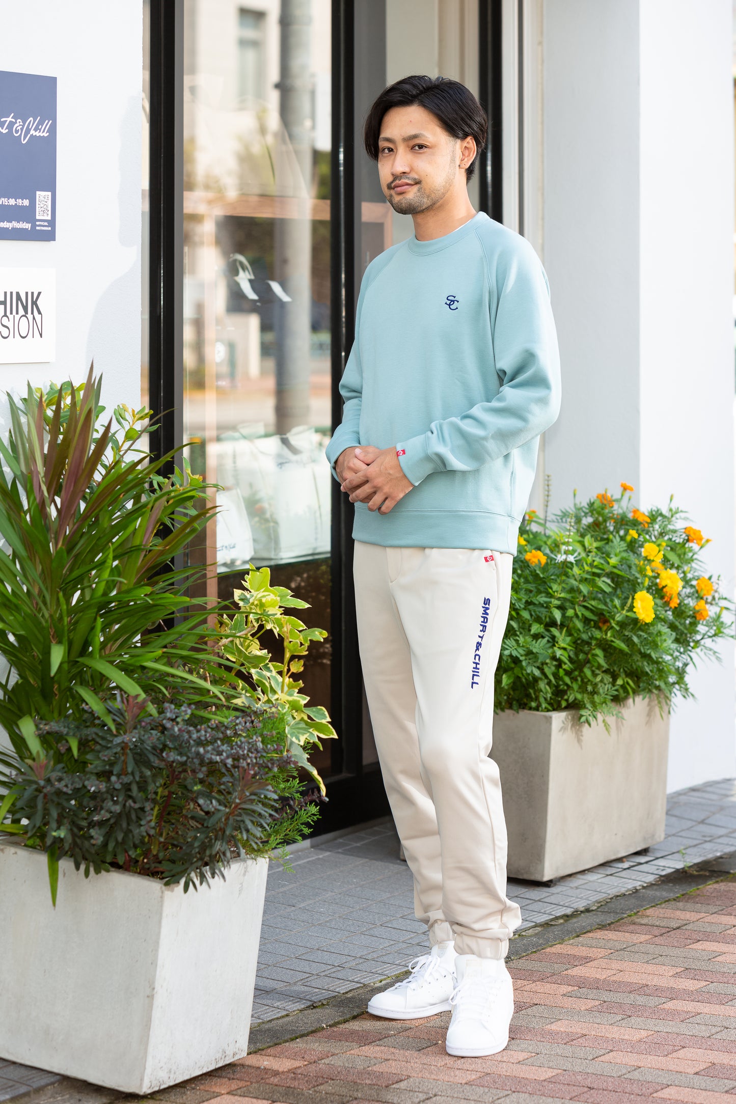 ゴルフ場において上下ペールトーン同士のコーディネートは同伴者に爽やかな印象を与えます。