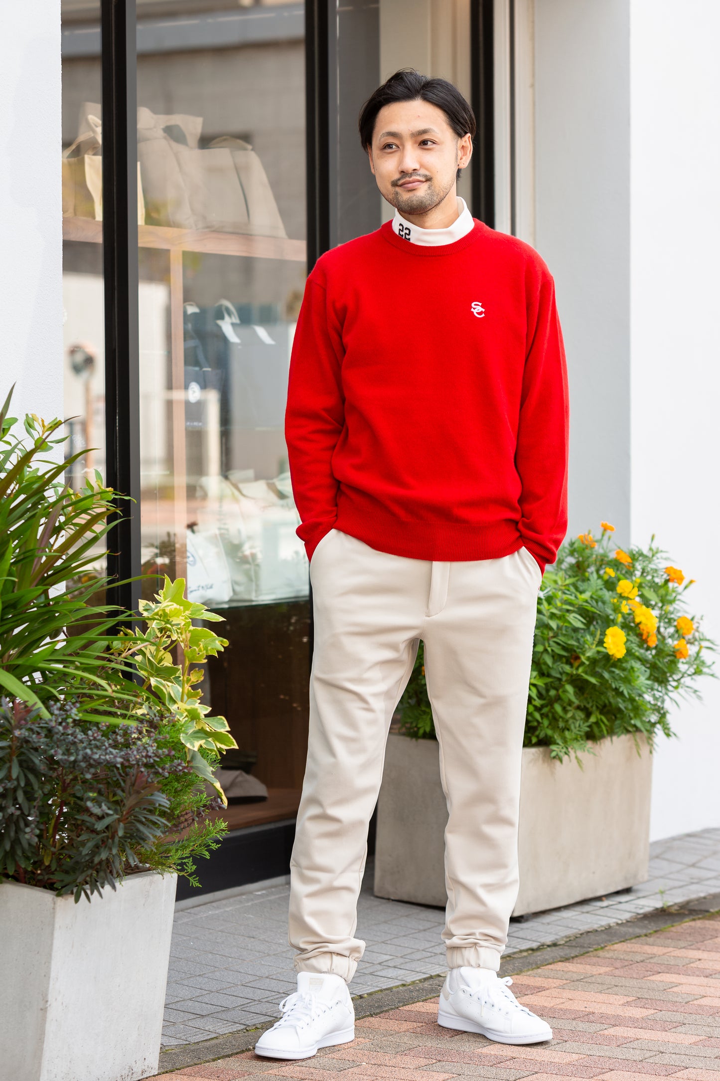 暖かさを追求しゴルフ用た快適ストレッチパンツを使用したコーディネートです。。