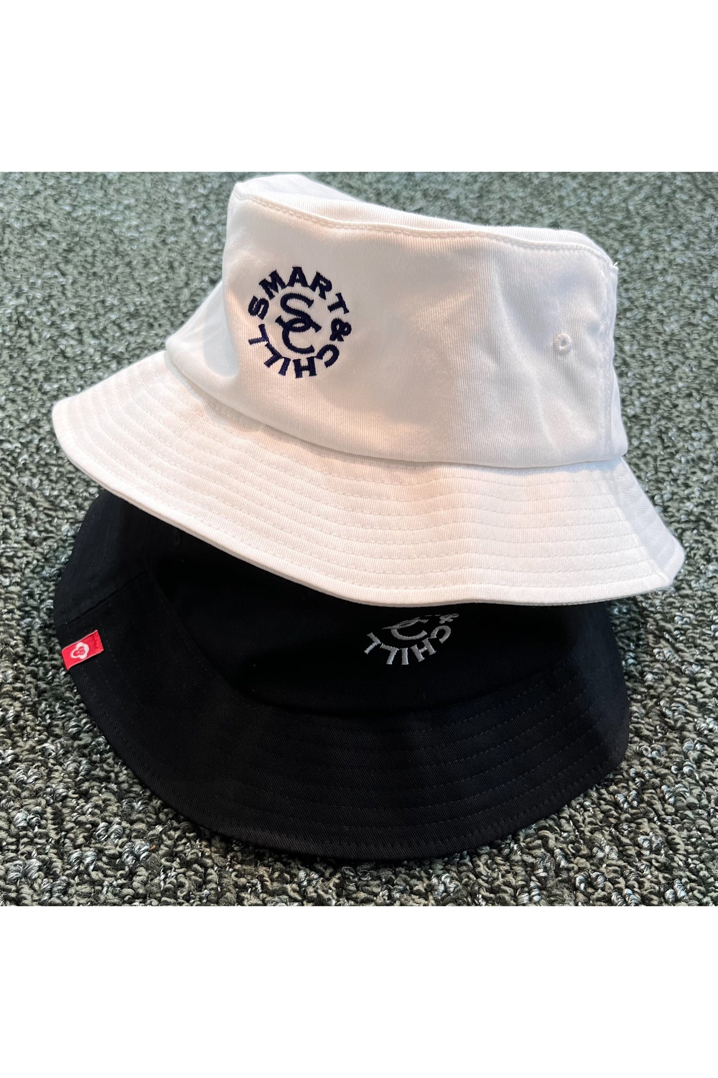 スマート&チルのバケットハットのカラー展開です。