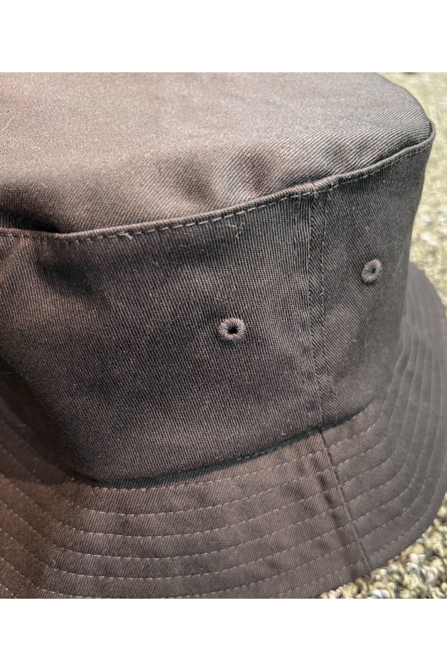 日除けのみならず、防水スプレーをかければレインハットとしてもご利用いただけます。