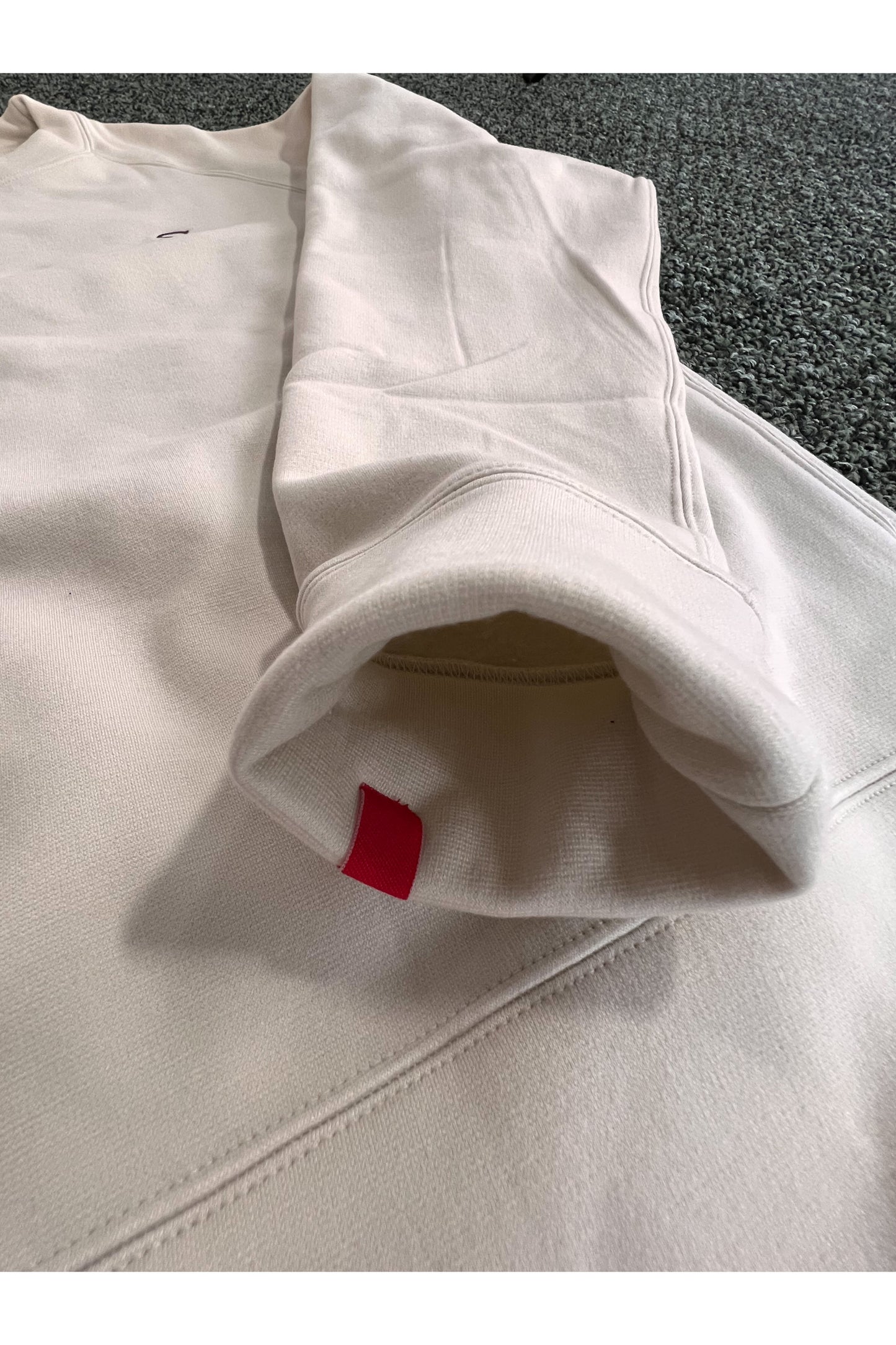 袖口の裏仕様です。適度なフィット感でストレスを感じさせません。