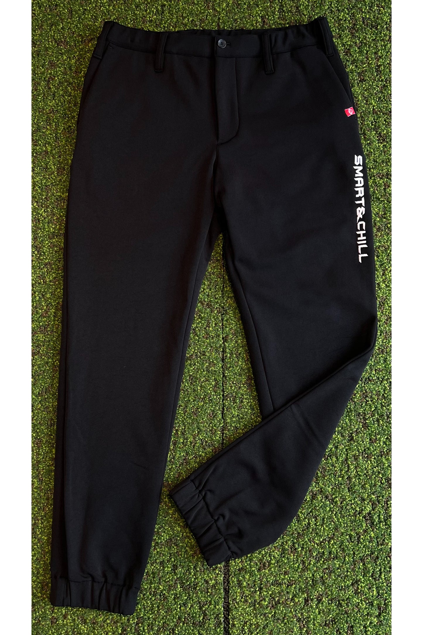 暖かさを追求した快適ストレッチ素材のメンズゴルフウェア「スマートアンドチル」の「裏起毛ジョガーパンツ」ブラックです。